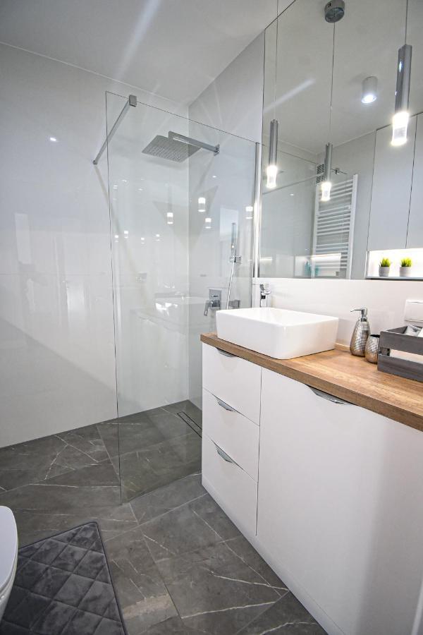 Apartament VILLA PARK przy plaży z widokiem na jezioro, taras 50 m2 Ostróda Zewnętrze zdjęcie